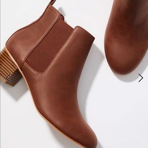 NEW IN BOX Loft Chelsea Boots